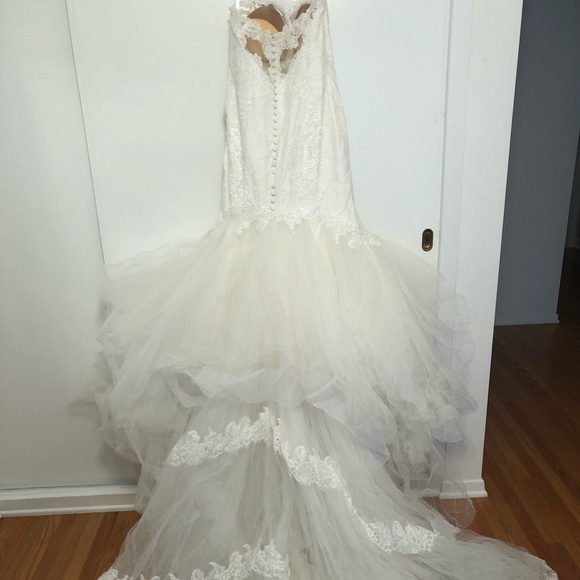 bridal gown - Picture 3 of 8